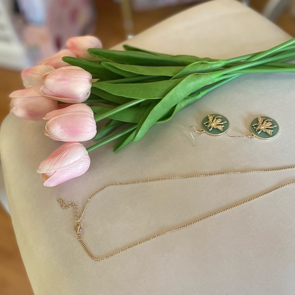 NWT Honey Bee Earrings | Gold + Emerald Green - Picture 12 of 16